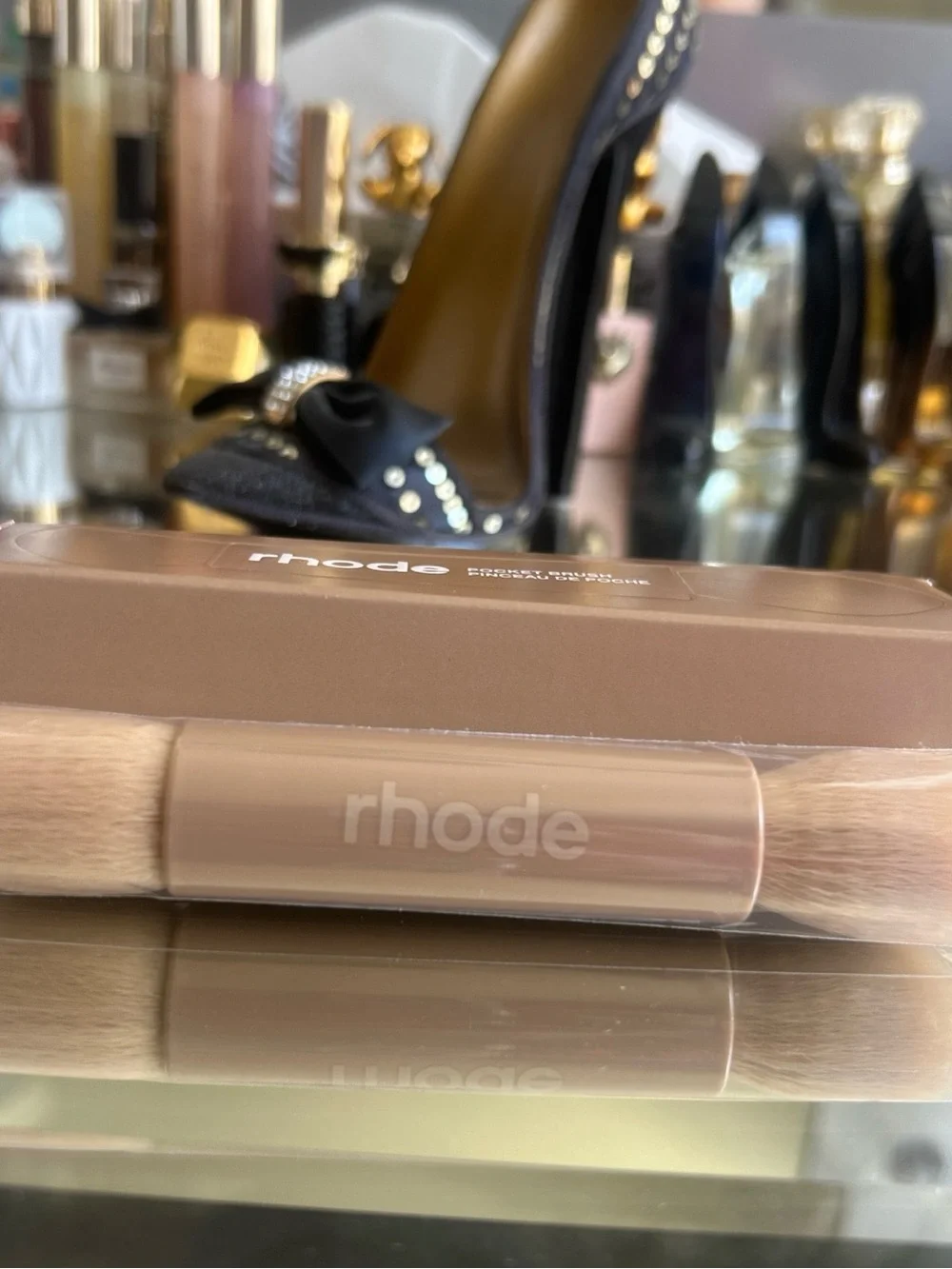 RHODE Taupe Pocket Brush with Neutral Bristles